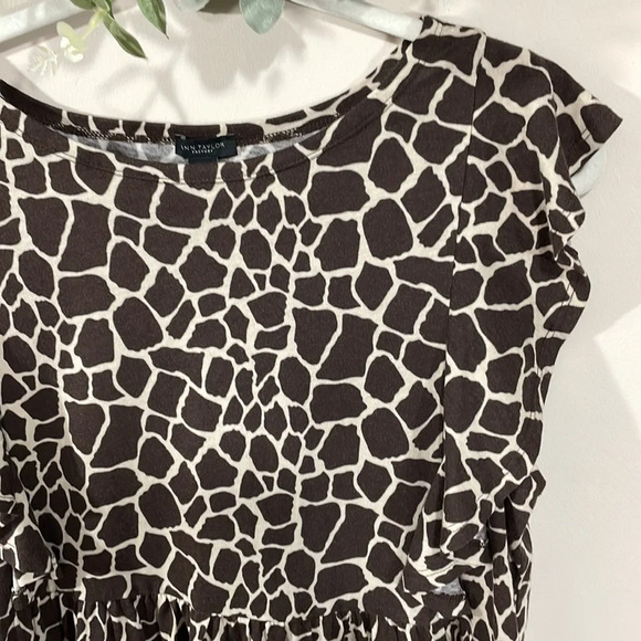 NWT Ann Taylor Factory Giraffe Animal Print Ruffled Cap Sleeve Peplum Top M - Picture 3 of 14